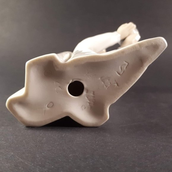 Lladro Daisa NAO Girl with Torn Nightgown Figurine Vintage 1980’s - Picture 8 of 8